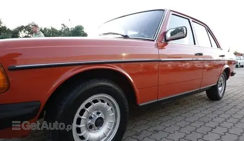 MERCEDES-BENZ W123 