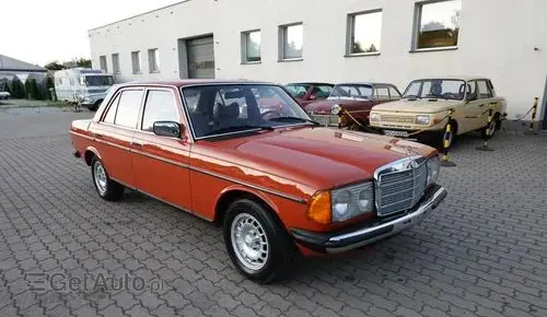 MERCEDES-BENZ W123 