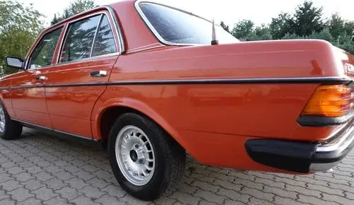 MERCEDES-BENZ W123 