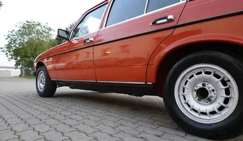 MERCEDES-BENZ W123 