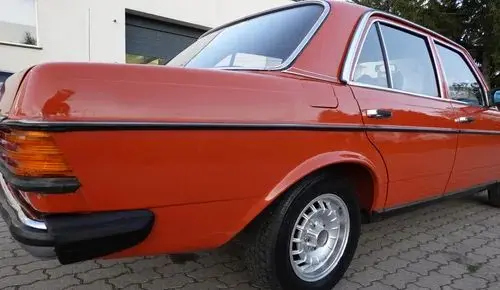 MERCEDES-BENZ W123 