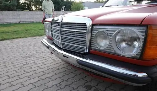 MERCEDES-BENZ W123 