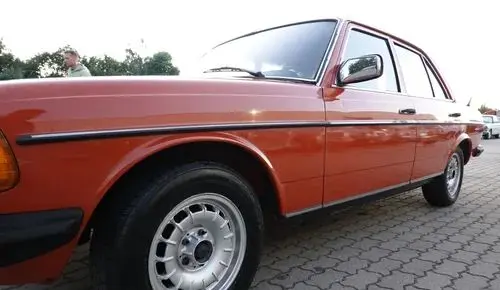 MERCEDES-BENZ W123 