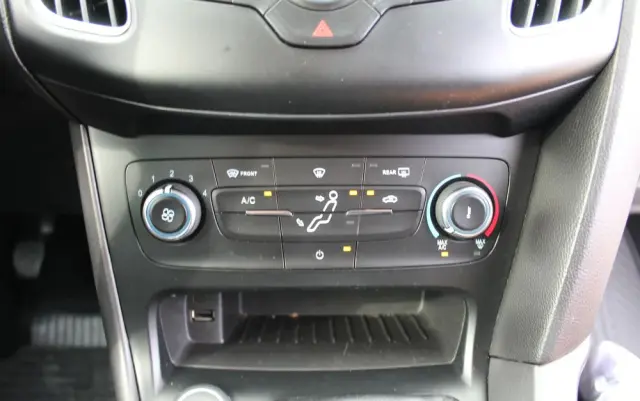 FORD Focus Turnier 1.5 EcoBlue Start-Stopp-System ACTIVE STYLE