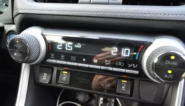 TOYOTA RAV4 2.5 (218 KM) Hybrid CVT