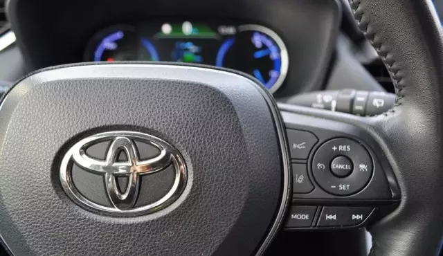 TOYOTA RAV4 2.5 (218 KM) Hybrid CVT