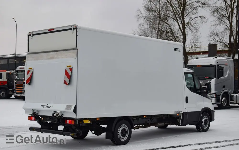 IVECO DAILY 35S14 / 2.3 - 140 KM / AUTIOMAT HI-MATIC / 3 OSOBY / DO 3,5 TONY / KONTENER / DOSTAWCZE / WINDA PALFINGER / KLIMA / TEMPOMAT / 2022 / SERWISOWANY / SPROWADZONY Z NIEMIEC 