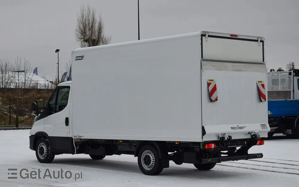 IVECO DAILY 35S14 / 2.3 - 140 KM / AUTIOMAT HI-MATIC / 3 OSOBY / DO 3,5 TONY / KONTENER / DOSTAWCZE / WINDA PALFINGER / KLIMA / TEMPOMAT / 2022 / SERWISOWANY / SPROWADZONY Z NIEMIEC 