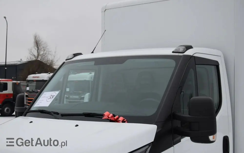 IVECO DAILY 35S14 / 2.3 - 140 KM / AUTIOMAT HI-MATIC / 3 OSOBY / DO 3,5 TONY / KONTENER / DOSTAWCZE / WINDA PALFINGER / KLIMA / TEMPOMAT / 2022 / SERWISOWANY / SPROWADZONY Z NIEMIEC 