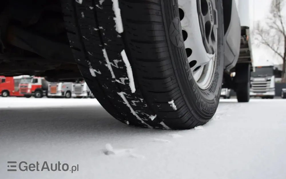 IVECO DAILY 35S14 / 2.3 - 140 KM / AUTIOMAT HI-MATIC / 3 OSOBY / DO 3,5 TONY / KONTENER / DOSTAWCZE / WINDA PALFINGER / KLIMA / TEMPOMAT / 2022 / SERWISOWANY / SPROWADZONY Z NIEMIEC 