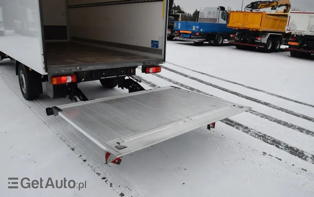 IVECO DAILY 35S14 / 2.3 - 140 KM / AUTIOMAT HI-MATIC / 3 OSOBY / DO 3,5 TONY / KONTENER / DOSTAWCZE / WINDA PALFINGER / KLIMA / TEMPOMAT / 2022 / SERWISOWANY / SPROWADZONY Z NIEMIEC 