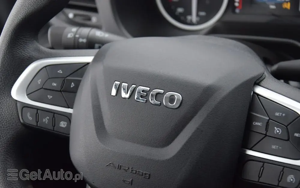 IVECO DAILY 35S14 / 2.3 - 140 KM / AUTIOMAT HI-MATIC / 3 OSOBY / DO 3,5 TONY / KONTENER / DOSTAWCZE / WINDA PALFINGER / KLIMA / TEMPOMAT / 2022 / SERWISOWANY / SPROWADZONY Z NIEMIEC 