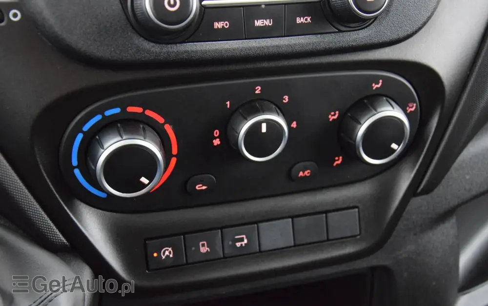 IVECO DAILY 35S14 / 2.3 - 140 KM / AUTIOMAT HI-MATIC / 3 OSOBY / DO 3,5 TONY / KONTENER / DOSTAWCZE / WINDA PALFINGER / KLIMA / TEMPOMAT / 2022 / SERWISOWANY / SPROWADZONY Z NIEMIEC 