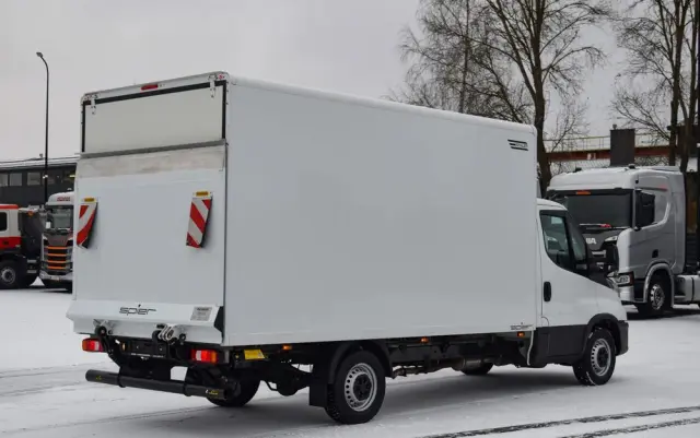 IVECO DAILY 35S14 / 2.3 - 140 KM / AUTIOMAT HI-MATIC / 3 OSOBY / DO 3,5 TONY / KONTENER / DOSTAWCZE / WINDA PALFINGER / KLIMA / TEMPOMAT / 2022 / SERWISOWANY / SPROWADZONY Z NIEMIEC 