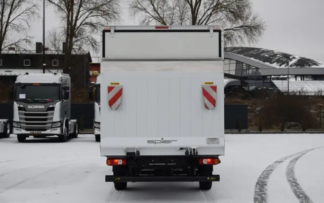 IVECO DAILY 35S14 / 2.3 - 140 KM / AUTIOMAT HI-MATIC / 3 OSOBY / DO 3,5 TONY / KONTENER / DOSTAWCZE / WINDA PALFINGER / KLIMA / TEMPOMAT / 2022 / SERWISOWANY / SPROWADZONY Z NIEMIEC 