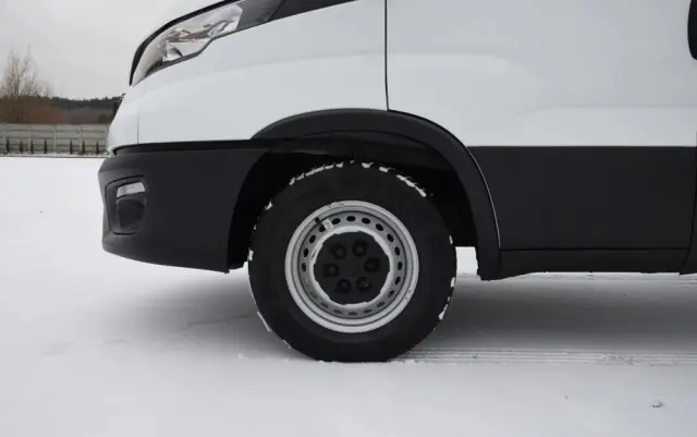 IVECO DAILY 35S14 / 2.3 - 140 KM / AUTIOMAT HI-MATIC / 3 OSOBY / DO 3,5 TONY / KONTENER / DOSTAWCZE / WINDA PALFINGER / KLIMA / TEMPOMAT / 2022 / SERWISOWANY / SPROWADZONY Z NIEMIEC 