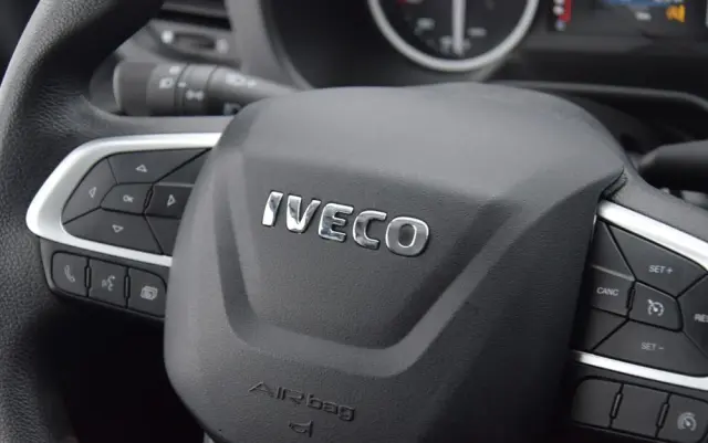 IVECO DAILY 35S14 / 2.3 - 140 KM / AUTIOMAT HI-MATIC / 3 OSOBY / DO 3,5 TONY / KONTENER / DOSTAWCZE / WINDA PALFINGER / KLIMA / TEMPOMAT / 2022 / SERWISOWANY / SPROWADZONY Z NIEMIEC 