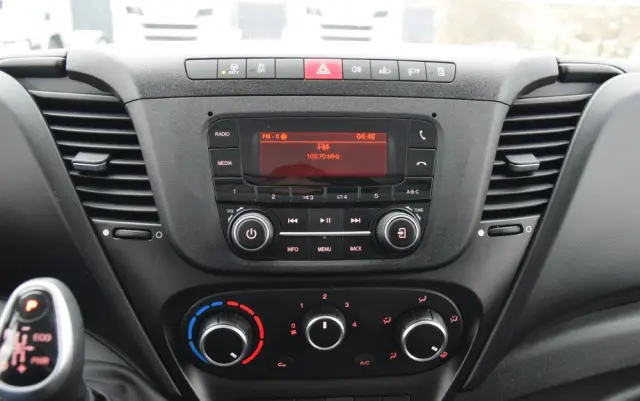 IVECO DAILY 35S14 / 2.3 - 140 KM / AUTIOMAT HI-MATIC / 3 OSOBY / DO 3,5 TONY / KONTENER / DOSTAWCZE / WINDA PALFINGER / KLIMA / TEMPOMAT / 2022 / SERWISOWANY / SPROWADZONY Z NIEMIEC 