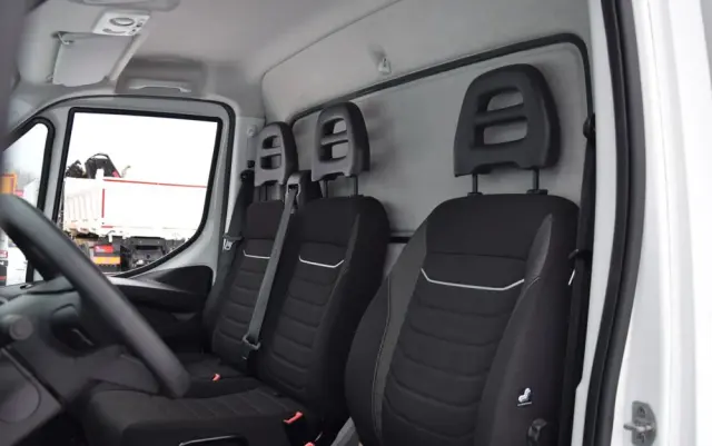 IVECO DAILY 35S14 / 2.3 - 140 KM / AUTIOMAT HI-MATIC / 3 OSOBY / DO 3,5 TONY / KONTENER / DOSTAWCZE / WINDA PALFINGER / KLIMA / TEMPOMAT / 2022 / SERWISOWANY / SPROWADZONY Z NIEMIEC 