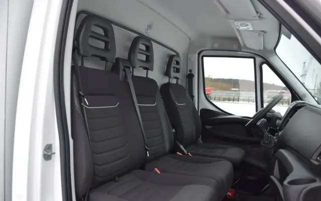 IVECO DAILY 35S14 / 2.3 - 140 KM / AUTIOMAT HI-MATIC / 3 OSOBY / DO 3,5 TONY / KONTENER / DOSTAWCZE / WINDA PALFINGER / KLIMA / TEMPOMAT / 2022 / SERWISOWANY / SPROWADZONY Z NIEMIEC 