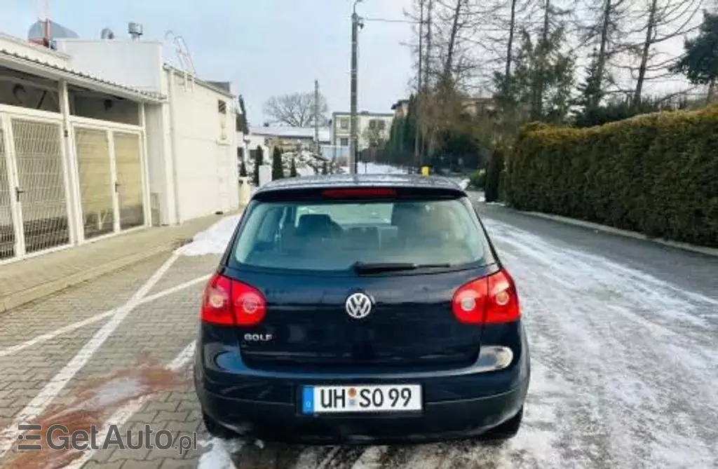 VOLKSWAGEN Golf 