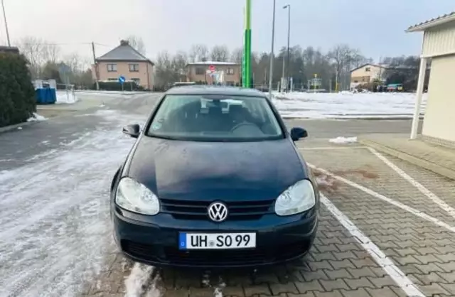 VOLKSWAGEN Golf 