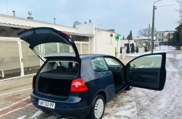 VOLKSWAGEN Golf 