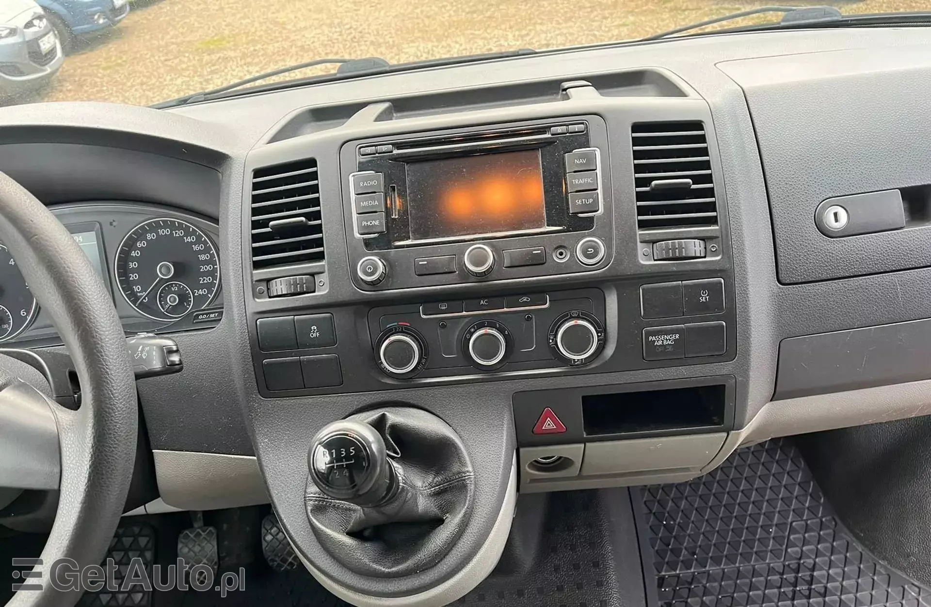 VOLKSWAGEN T5 