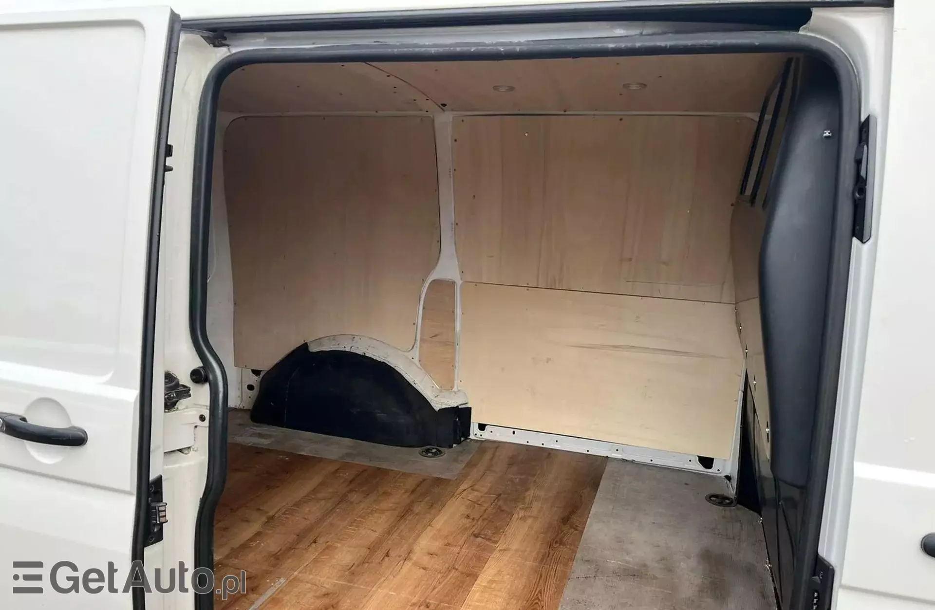 VOLKSWAGEN T5 
