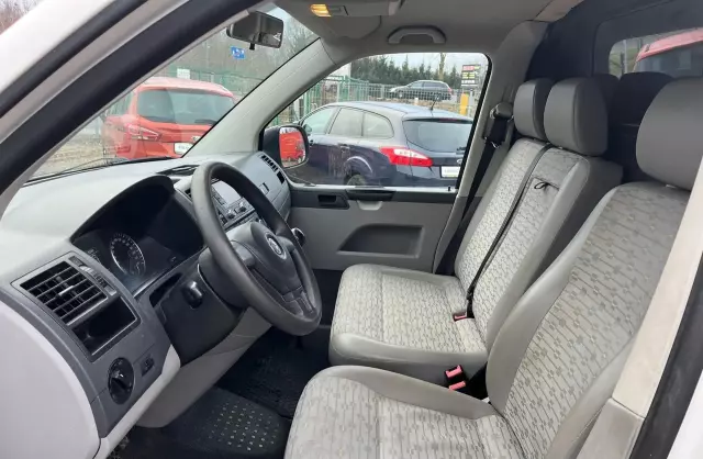 VOLKSWAGEN T5 