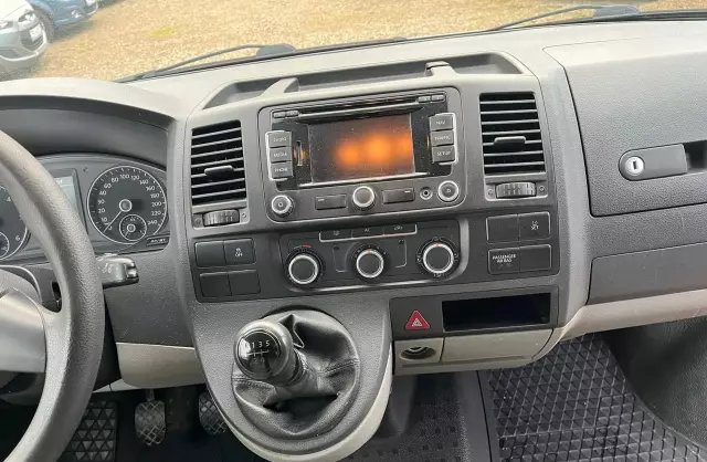 VOLKSWAGEN T5 