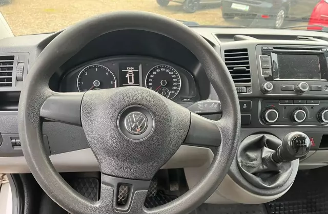 VOLKSWAGEN T5 