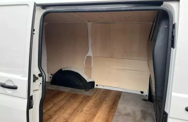 VOLKSWAGEN T5 