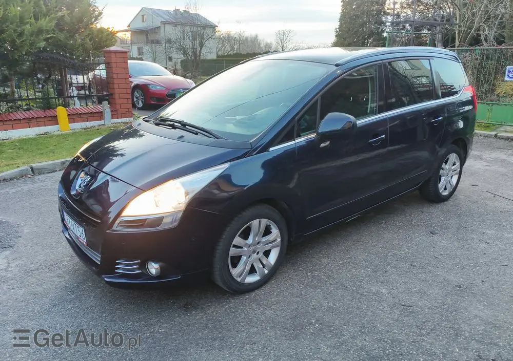 PEUGEOT 5008 155 THP Allure
