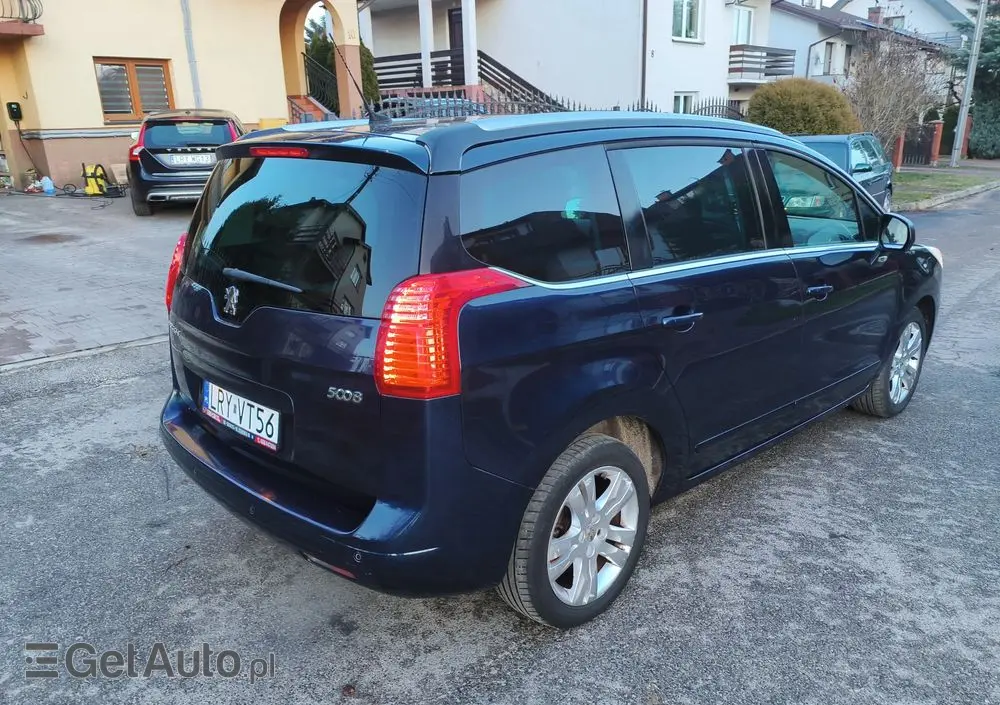 PEUGEOT 5008 155 THP Allure