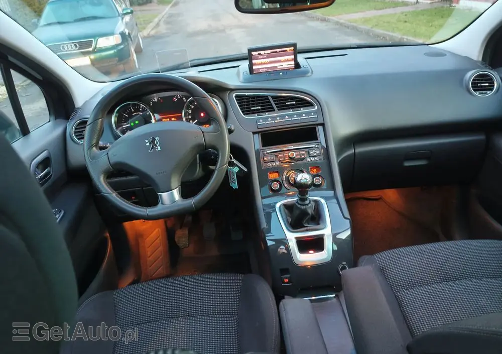 PEUGEOT 5008 155 THP Allure