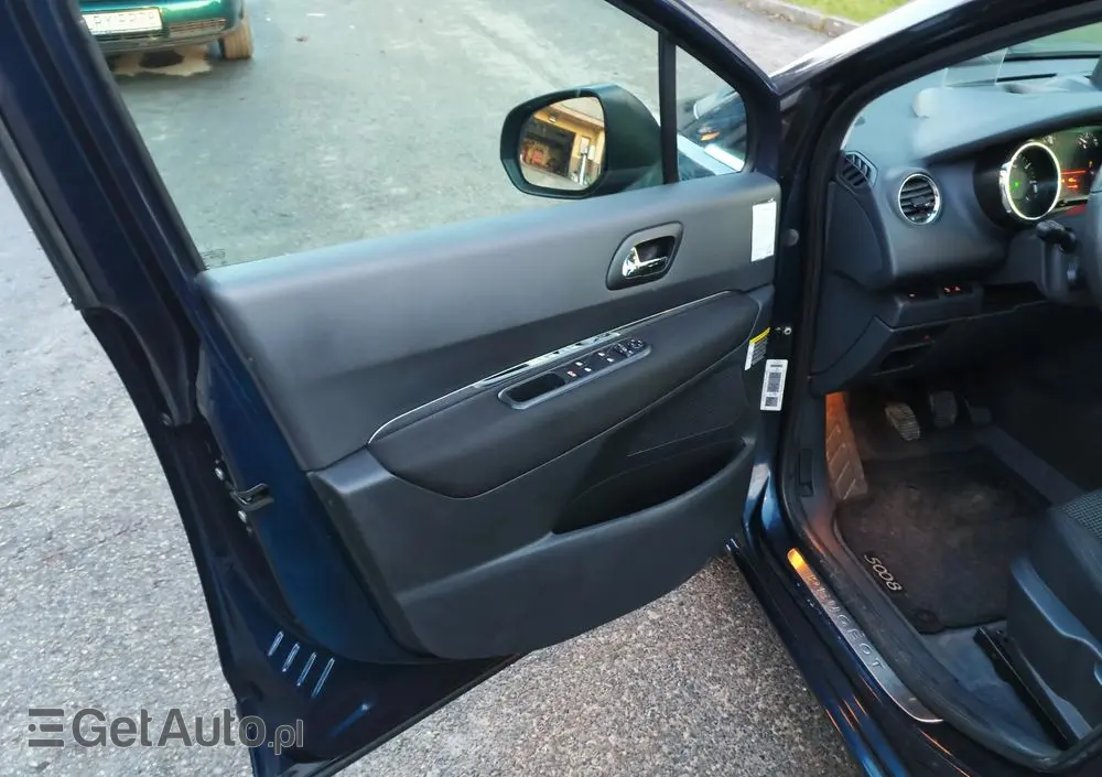 PEUGEOT 5008 155 THP Allure