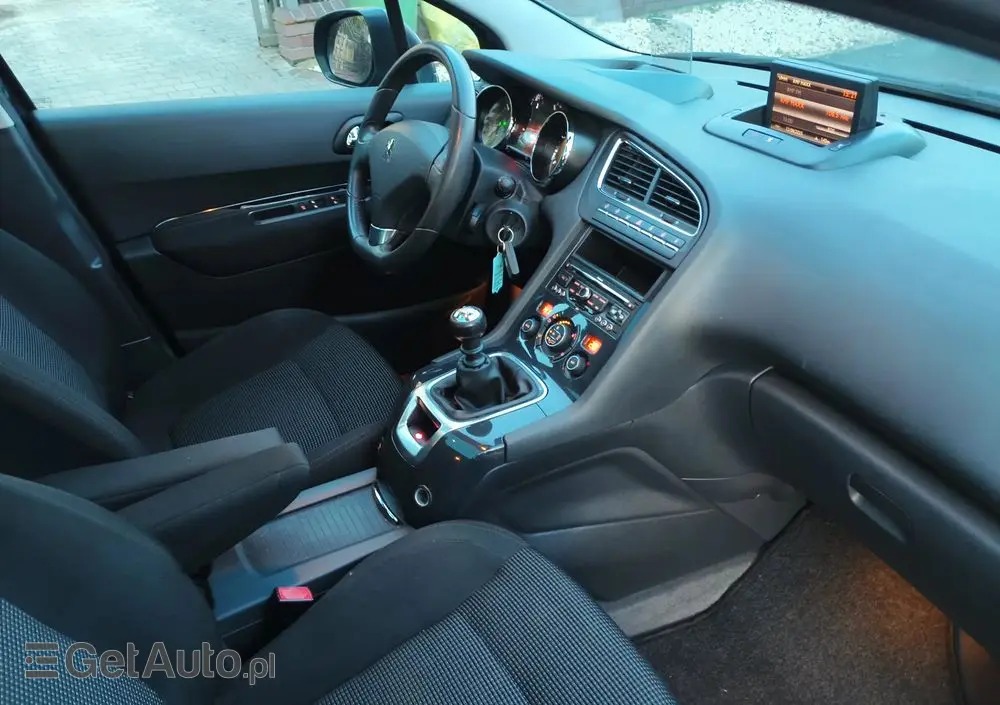 PEUGEOT 5008 155 THP Allure