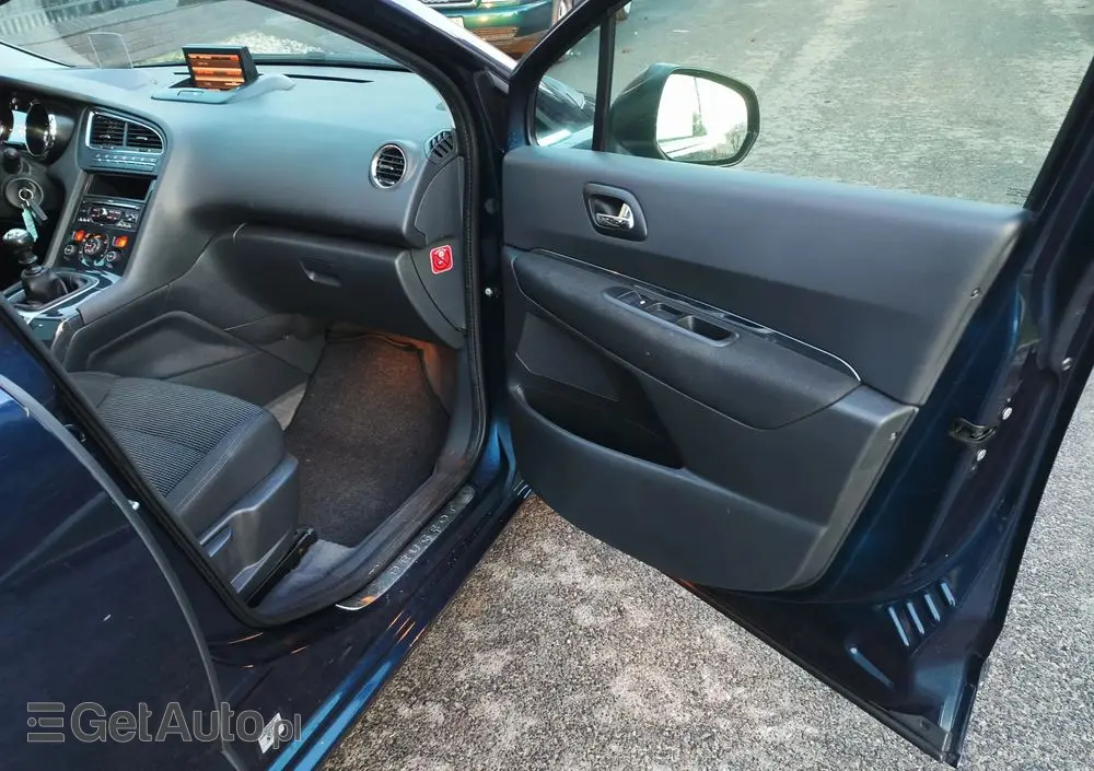 PEUGEOT 5008 155 THP Allure