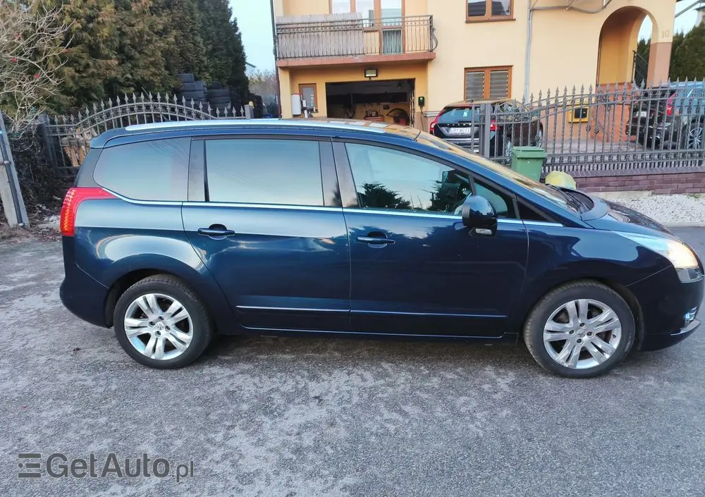 PEUGEOT 5008 155 THP Allure
