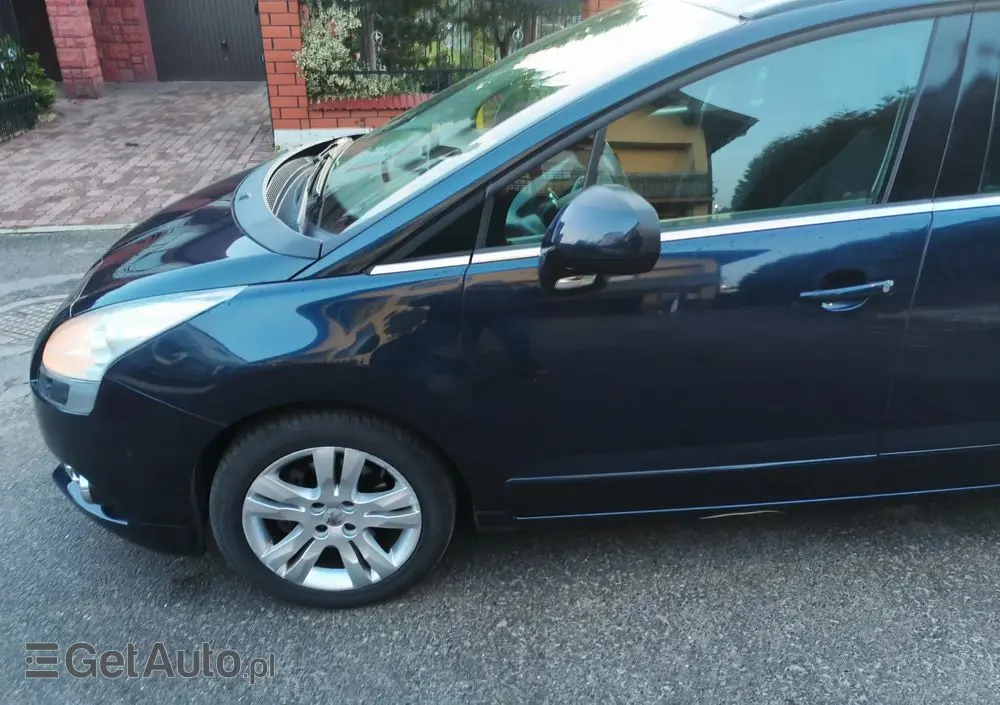 PEUGEOT 5008 155 THP Allure