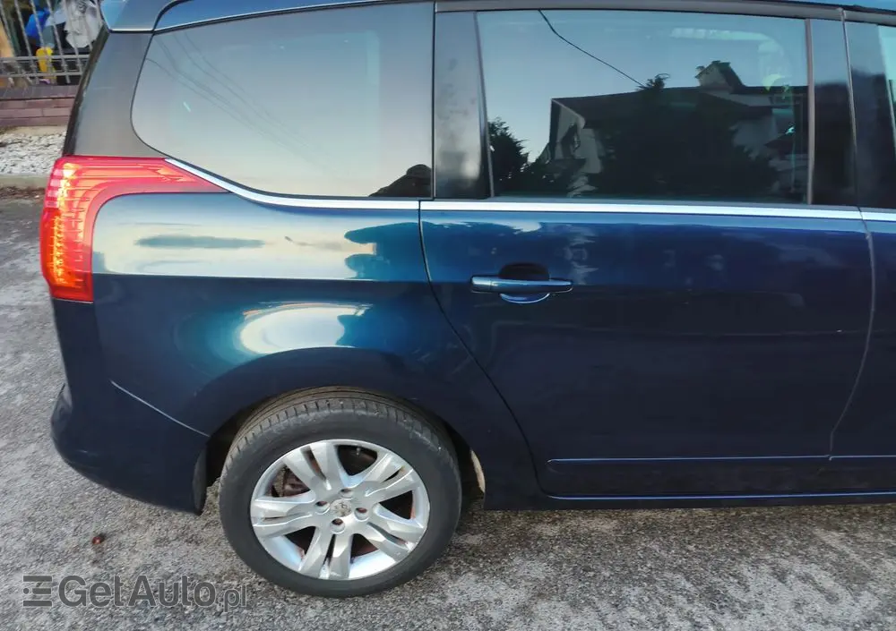 PEUGEOT 5008 155 THP Allure