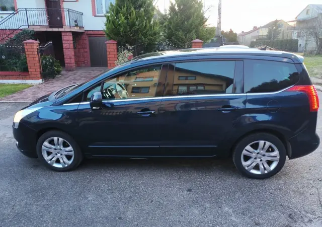 PEUGEOT 5008 155 THP Allure