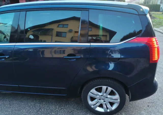 PEUGEOT 5008 155 THP Allure