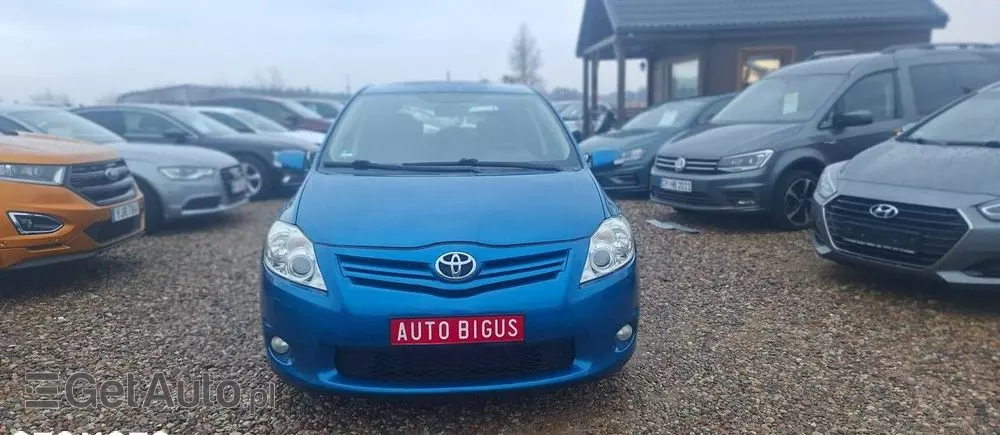 TOYOTA Auris 
