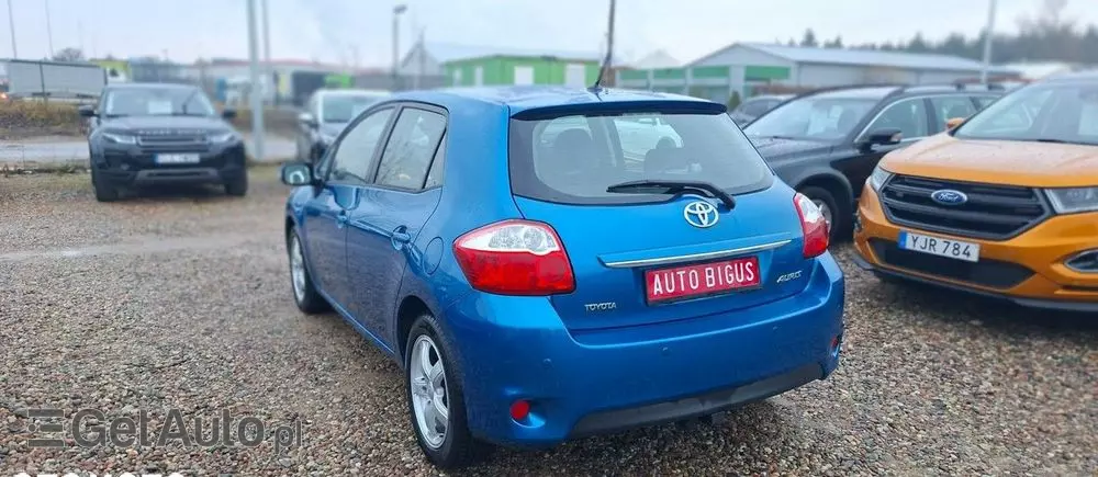 TOYOTA Auris 