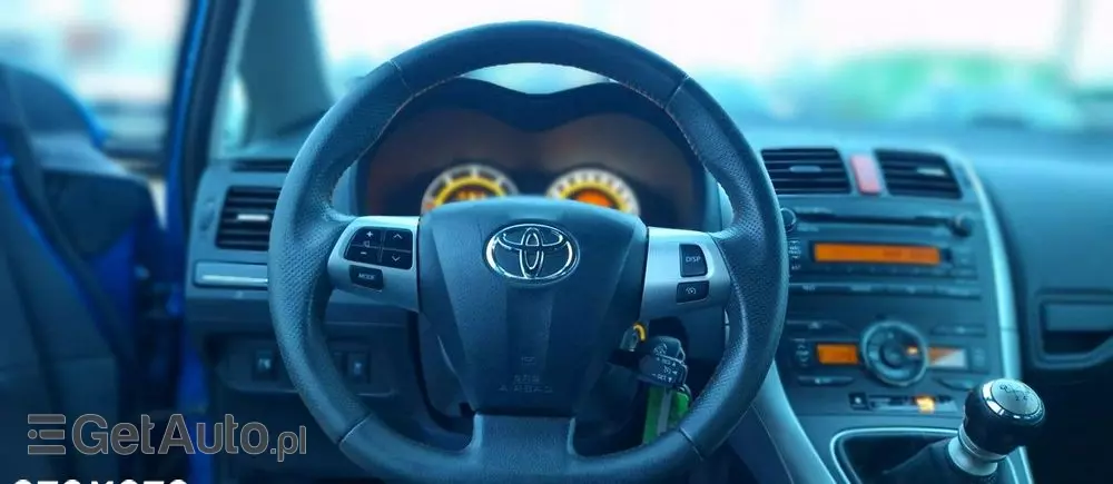 TOYOTA Auris 