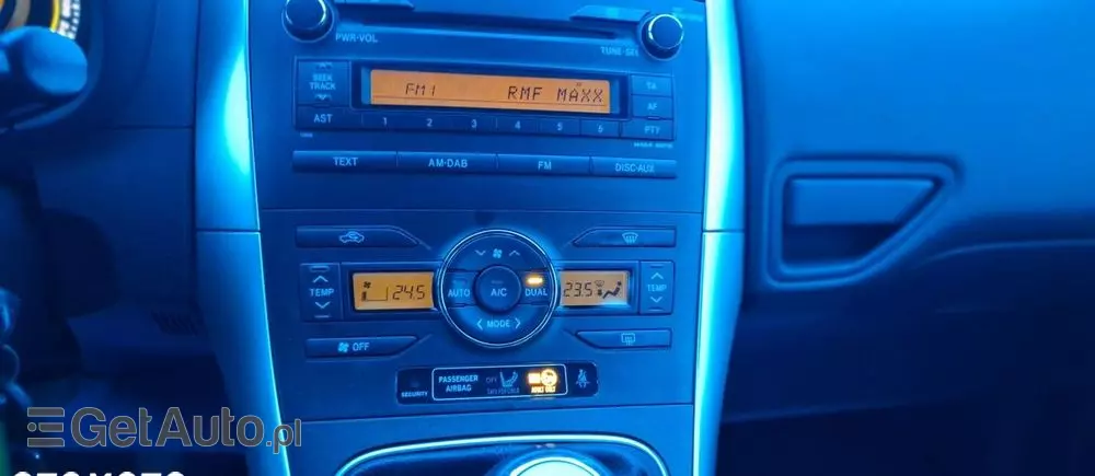 TOYOTA Auris 