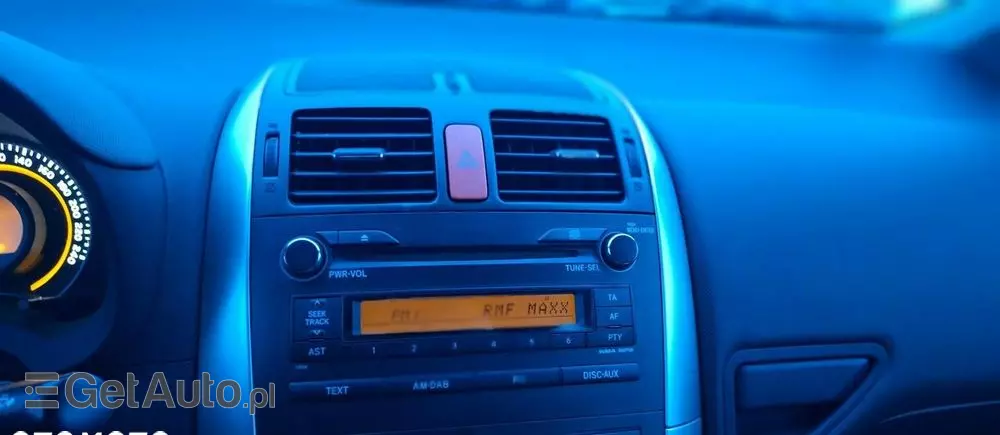 TOYOTA Auris 