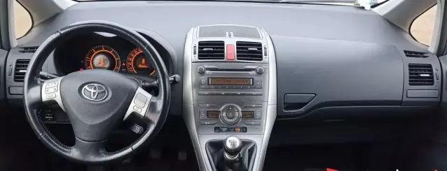 TOYOTA Auris 2.0 D-4D (126 KM)